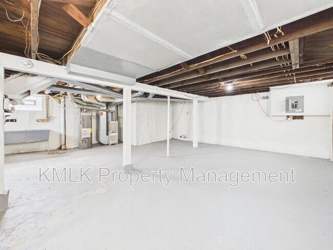 Building Photo - 575 Fernwood Dr