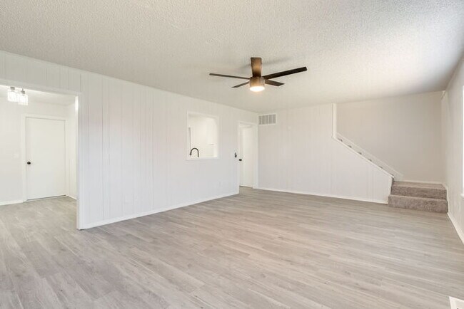 Building Photo - 11715 N Francis Ave