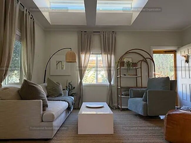 Building Photo - Wine Country Living at Its Finest