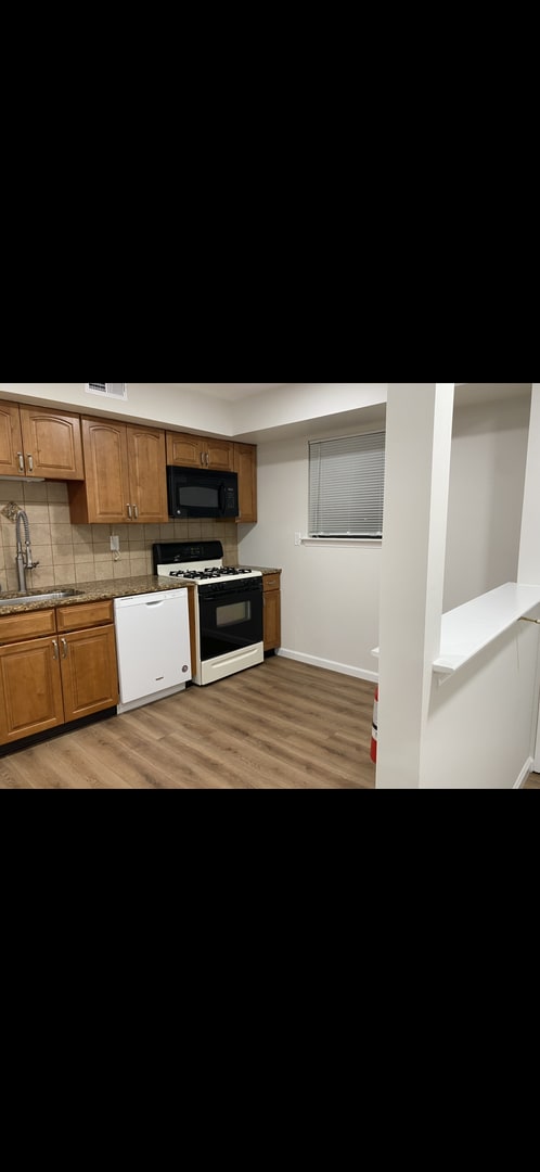 Building Photo - Manors of Lawrenceville!