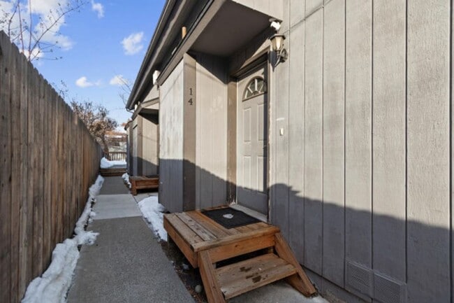 Building Photo - Cozy ONE-bedroom/loft style/Perry District...