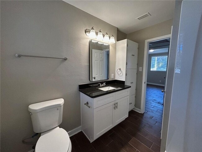 Building Photo - 4010 Sunnyvale Ln S