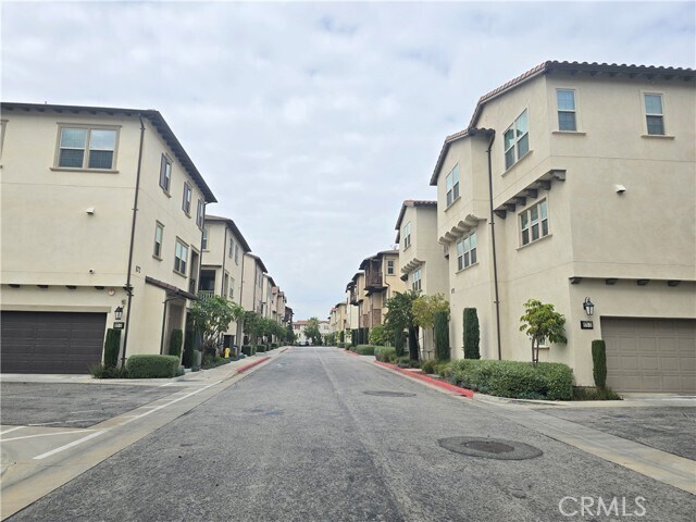 Building Photo - 879 Iris Way