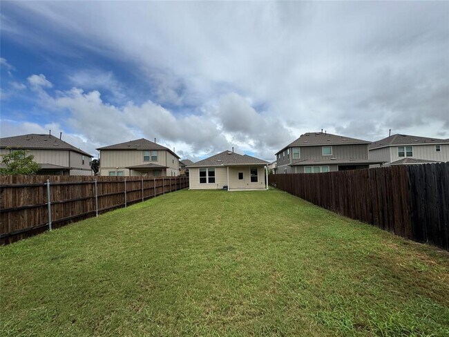 Building Photo - 250 Zuma Dr