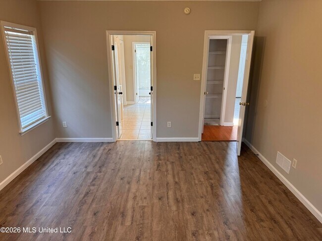 Building Photo - 3803 Lake Village Cove