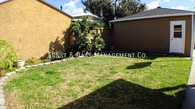 Building Photo - 2953 Silva St