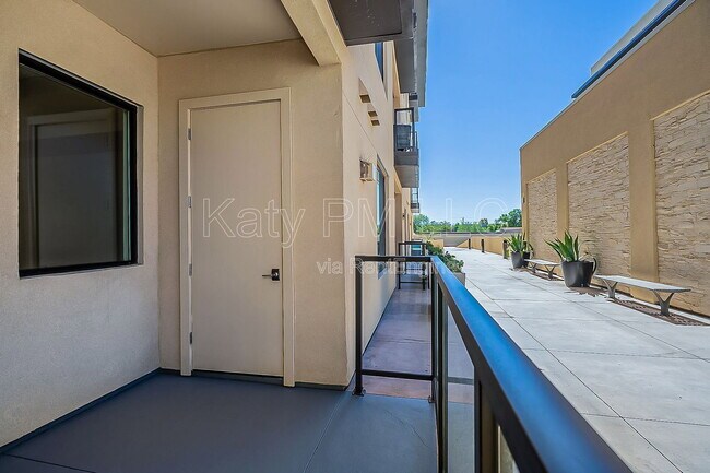 Building Photo - 7300 E Earll Dr