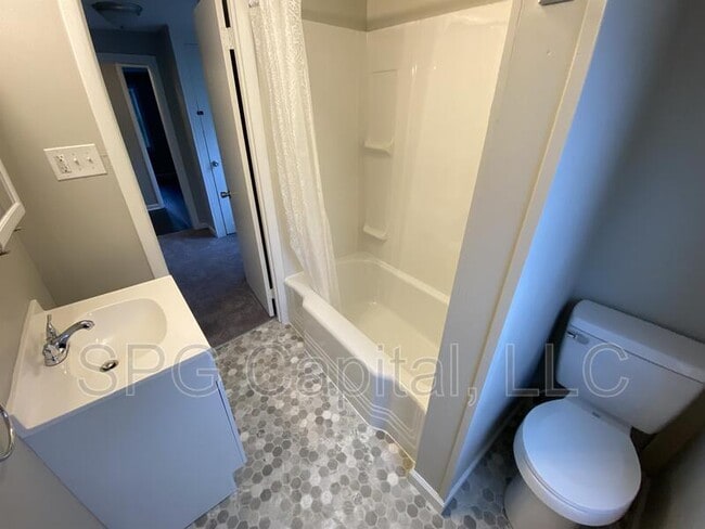 Building Photo - 119 Ann St