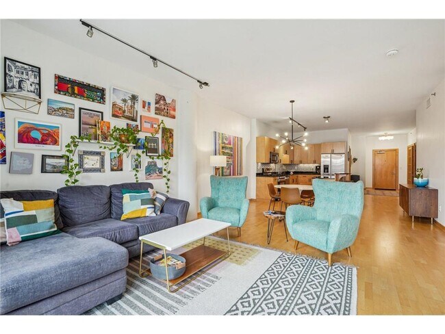 Building Photo - 401 N 2nd St