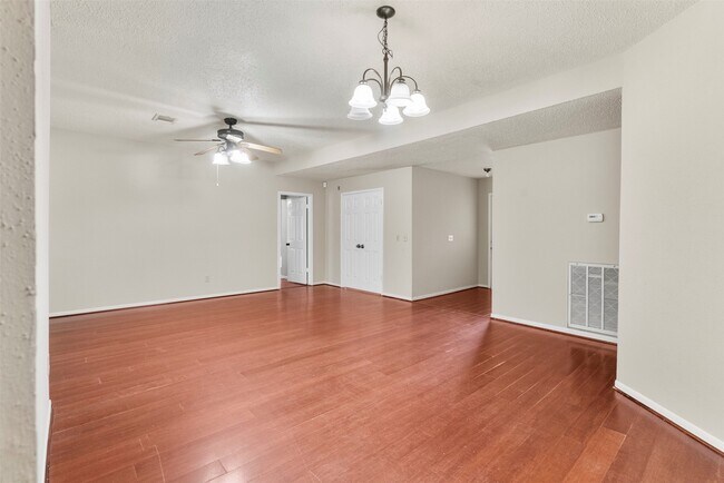 Building Photo - 9230 Wandsworth Dr