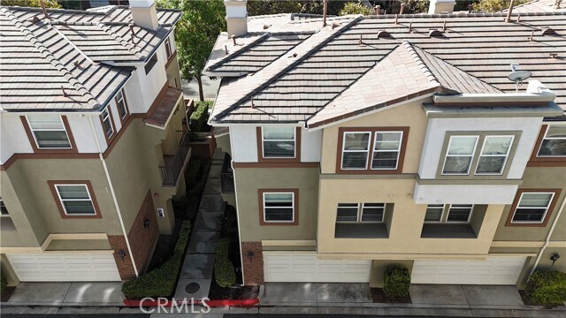 Building Photo - 615 W 1st St