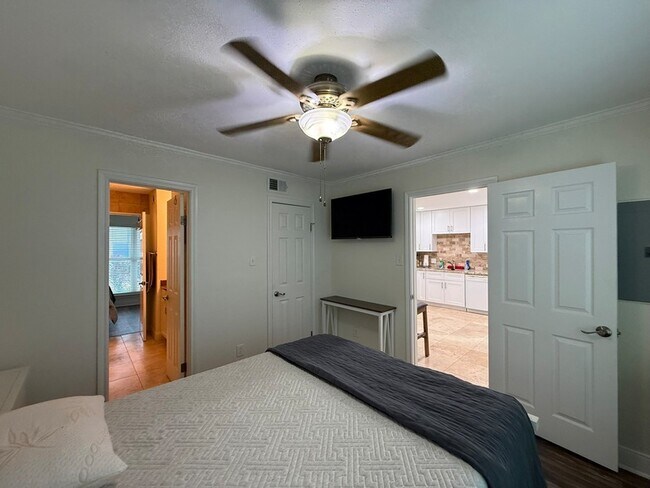 Building Photo - 3506 Cove View Blvd