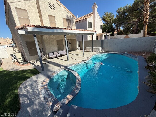 Building Photo - 3004 Ocean View Dr