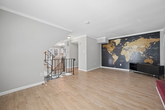 Building Photo - 1615 Colonial Way