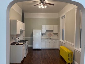 Building Photo - 1732 N Wood St