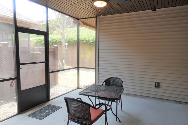 Building Photo - 210 Windthistle Dr