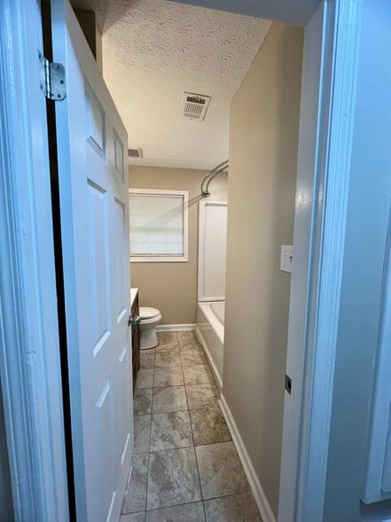 Building Photo - 1705 Floyd Rd