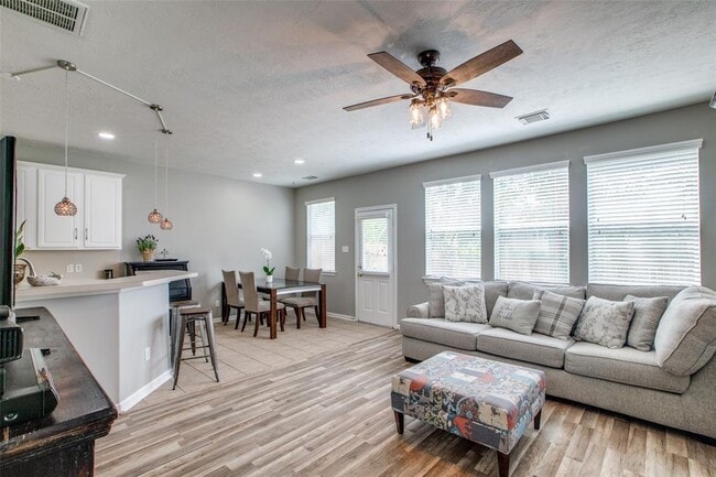 Building Photo - 71 Summerhaze Cir