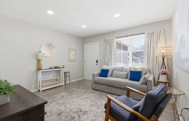 Building Photo - Charming Sarasota Retreat –4-Bedroom/3-Bathroom Modern Pool Home Near Everything!