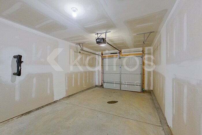 Building Photo - 2051 Country Pl