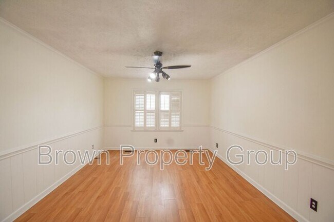 Building Photo - 805 Southview Cir