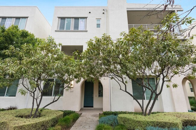 Building Photo - 4 Bedroom, 3 and 1/2 Bath Townhome in the Great Park