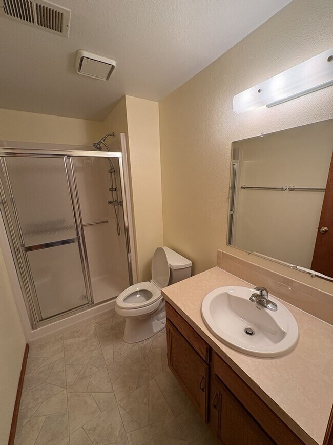 Building Photo - Updated 3BD/2BA with Garden Basement & Low Maintenance Living