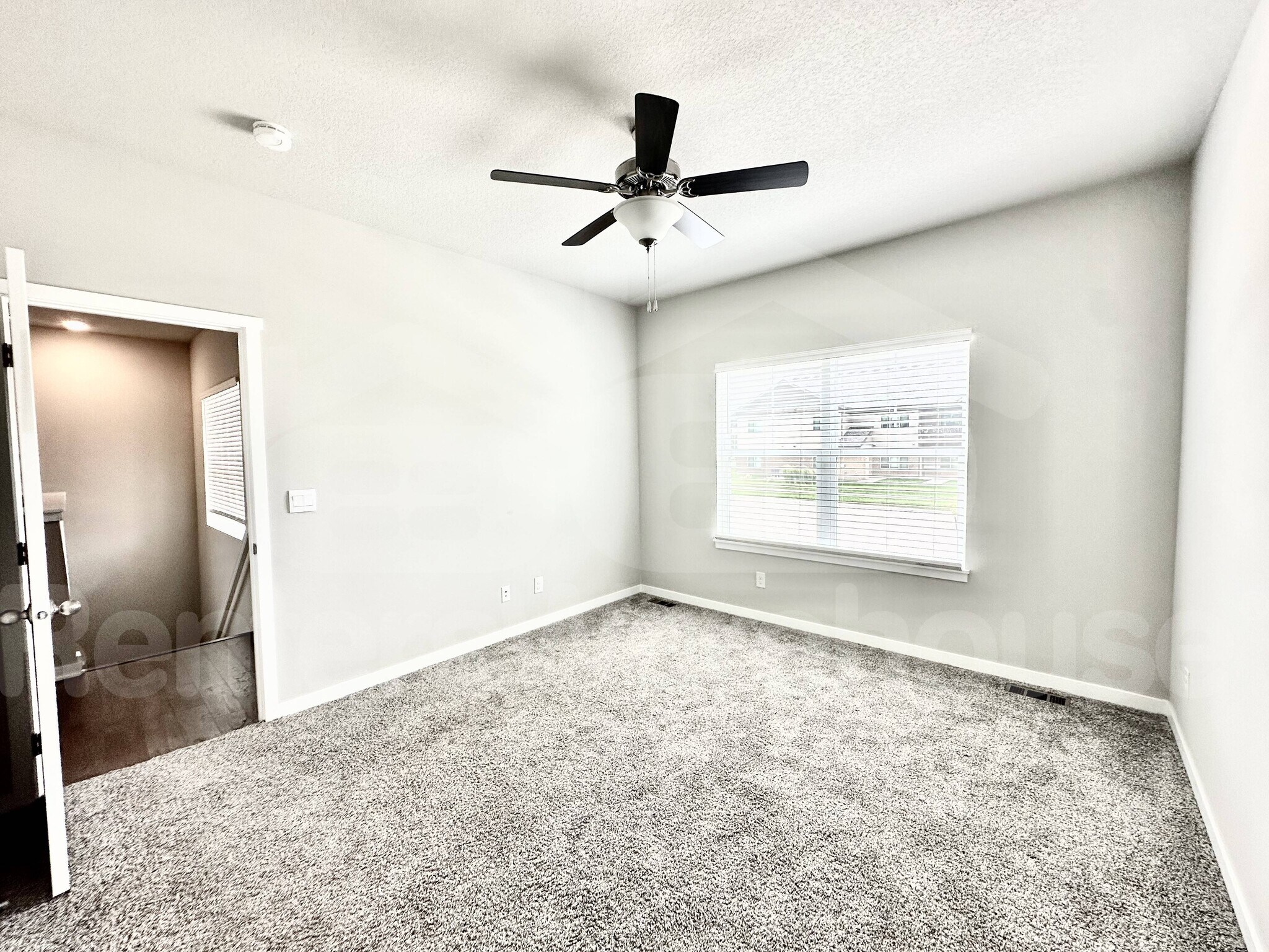 Building Photo - 2310 SW Plaza Pkwy