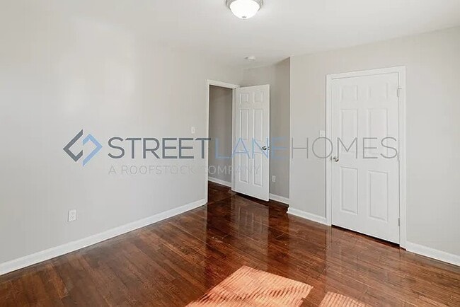 Building Photo - 3237 Beech Ave SW