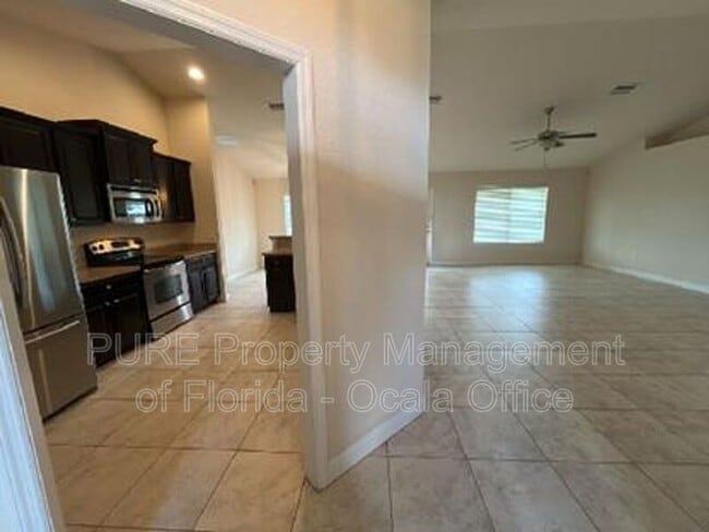 Building Photo - 6330 SW 48th Ave