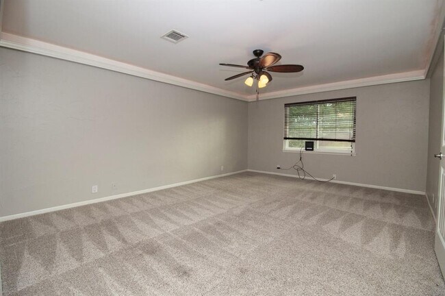 Building Photo - 7 Woody Creek Dr