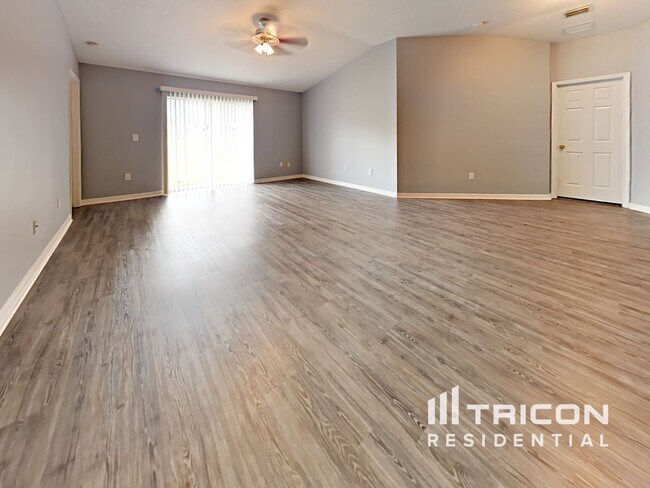 Building Photo - 2304 Roanoke Springs Dr