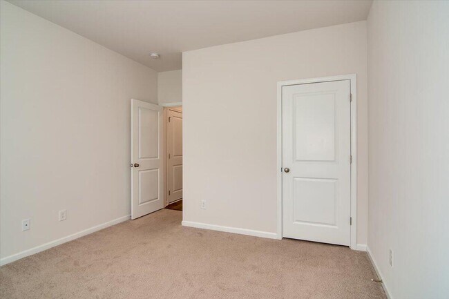 Building Photo - 6242 High Top Ln