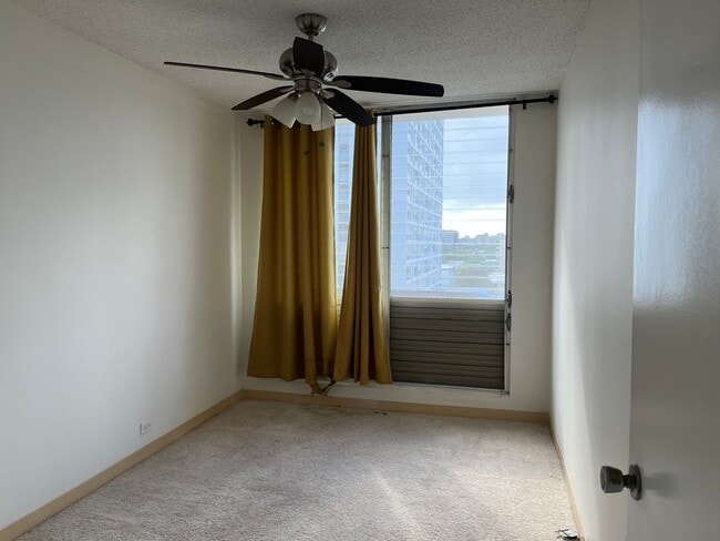 Building Photo - Maluhia Village Condo (Makiki Area) 2 bedroom, 1 bath w/1 parking - Avail 2/6.