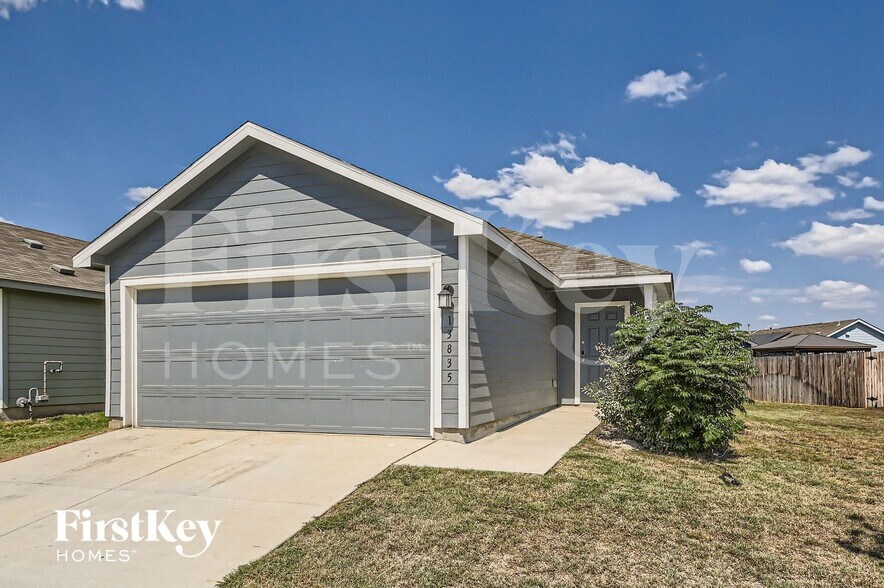 Building Photo - 13835 Llama Pl