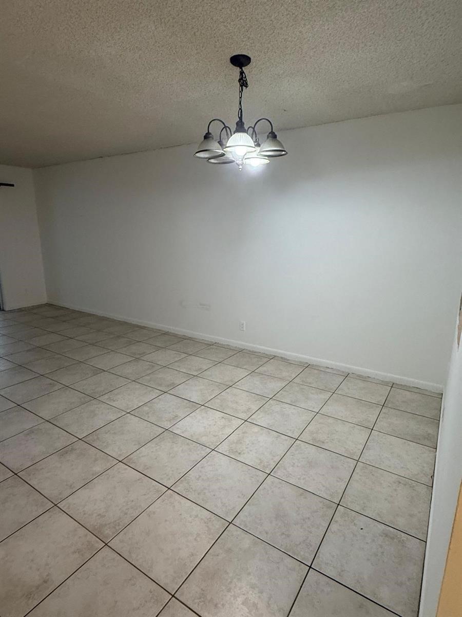 Building Photo - 5515 Lakewood Cir N