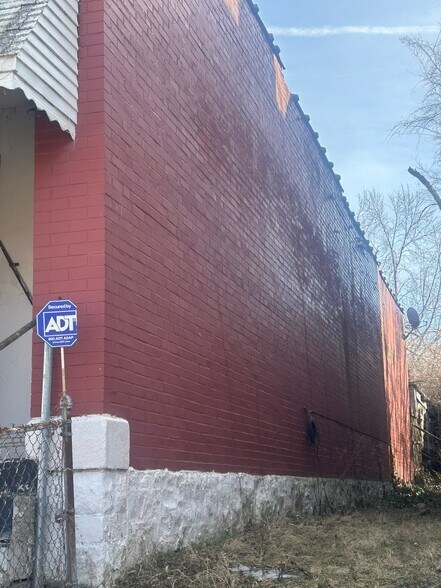 Building Photo - 2028 E Prairie Ave