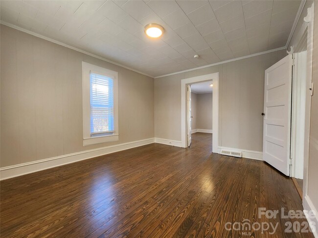 Building Photo - 29 Willowbrook Dr NW