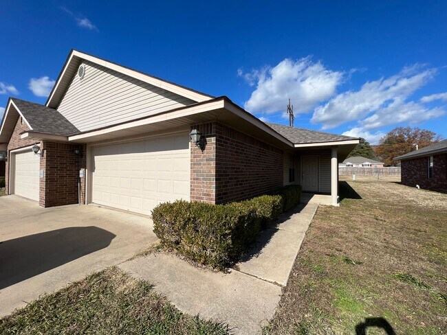 Primary Photo - 1808 Ingalls Ln