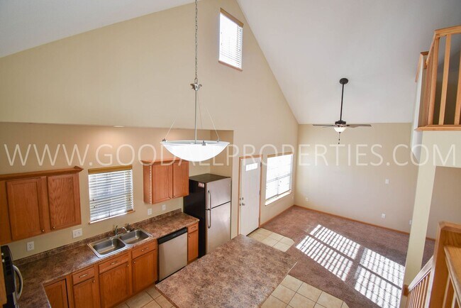 Building Photo - 1.5 Story 3-Bedroom Townhome with First-Fl...