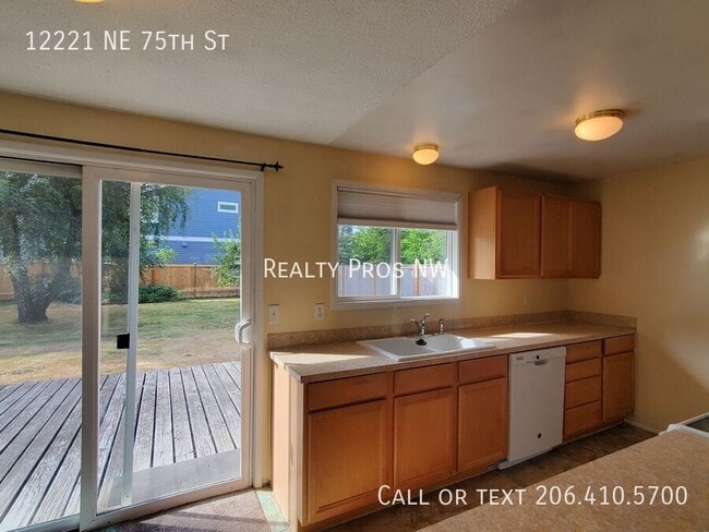 Building Photo - 12221 NE 75th St