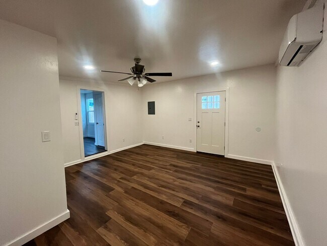 Building Photo - 777 E San Joaquin Ave