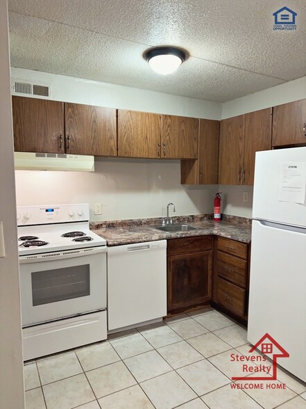 Building Photo - 915 S Seminole Dr