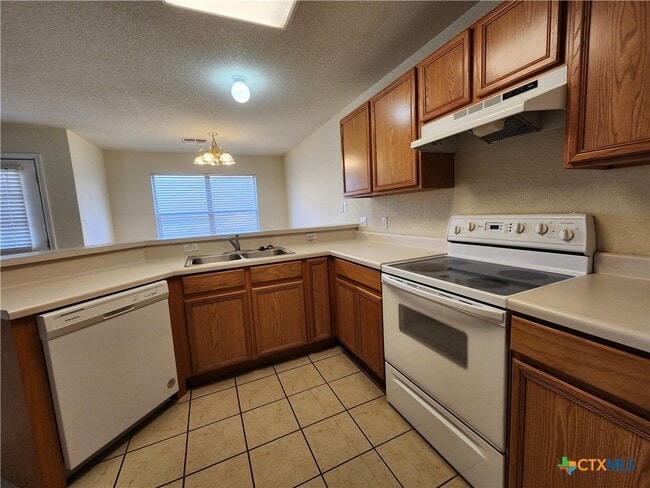 Building Photo - 3014 Green Mountain Dr