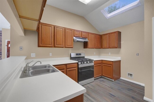 Building Photo - 16110 Springbank Dr