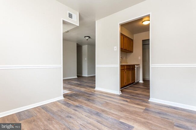 Building Photo - 3218 Valley Dr