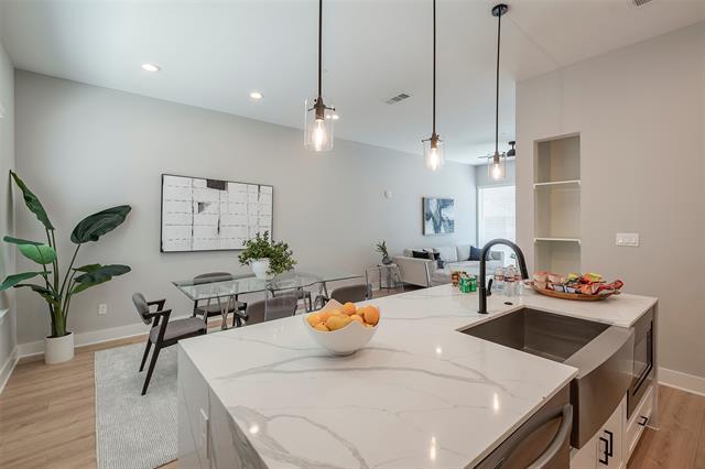 Building Photo - 1423 N Carroll Ave