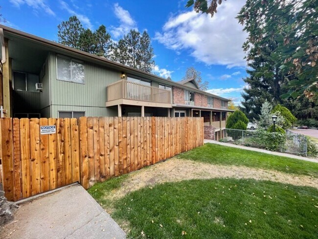 Building Photo - RENOVATED 1BD/1BA LOWER SOUTH HILL APT | A/C | DW | PET FRIENDLY | AVAIL UPON REQUEST