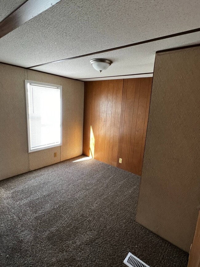 Building Photo - 312 Becky Ln