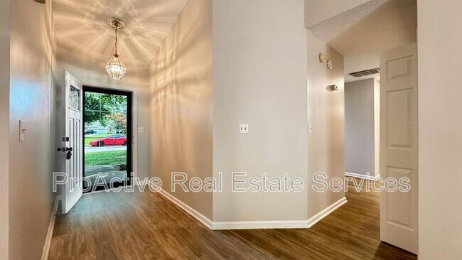 Building Photo - 5568 Annandale Dr